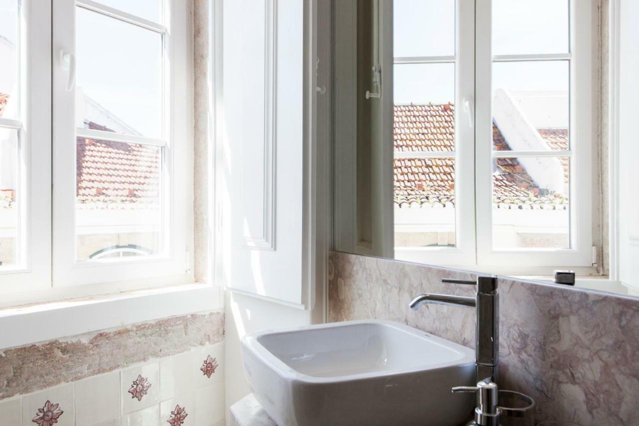 Alfama Sophisticate Flat With Balconies 2Bedrs 2Baths & Ac In 19Th Century Building Historic Center Apartment Lisboa Екстериор снимка